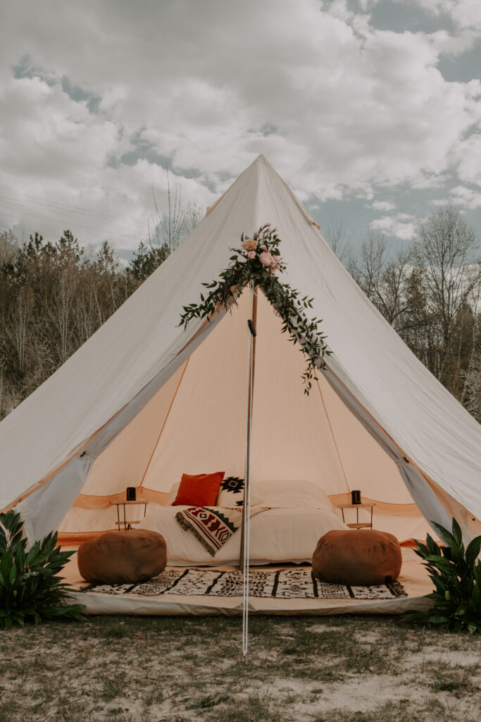 Glamping Tents: A Unique and Cozy Experience for Weddings and Special Events